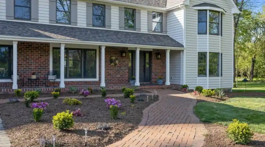 27w234 Warrenville Ave, Wheaton, Illinois 60189-6402, United States, 5 Bedrooms Bedrooms, 14 Rooms Rooms,6 BathroomsBathrooms,Residential,For Sale,Warrenville,2,882504