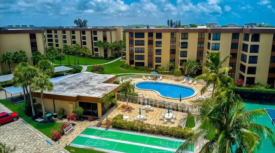 8779 Midnight Pass Rd, Sarasota, Florida 34242, United States, 2 Bedrooms Bedrooms, 4 Rooms Rooms,2 BathroomsBathrooms,Condo,For Sale,#204H,Midnight Pass,894919
