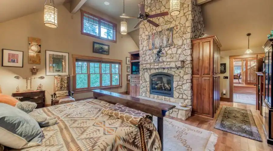 13 Rock Haven Hwy 168, Shaver Lake, California 93664, United States, 5 Bedrooms Bedrooms, 9 Rooms Rooms,3 BathroomsBathrooms,Residential,For Sale,Hwy 168,919074