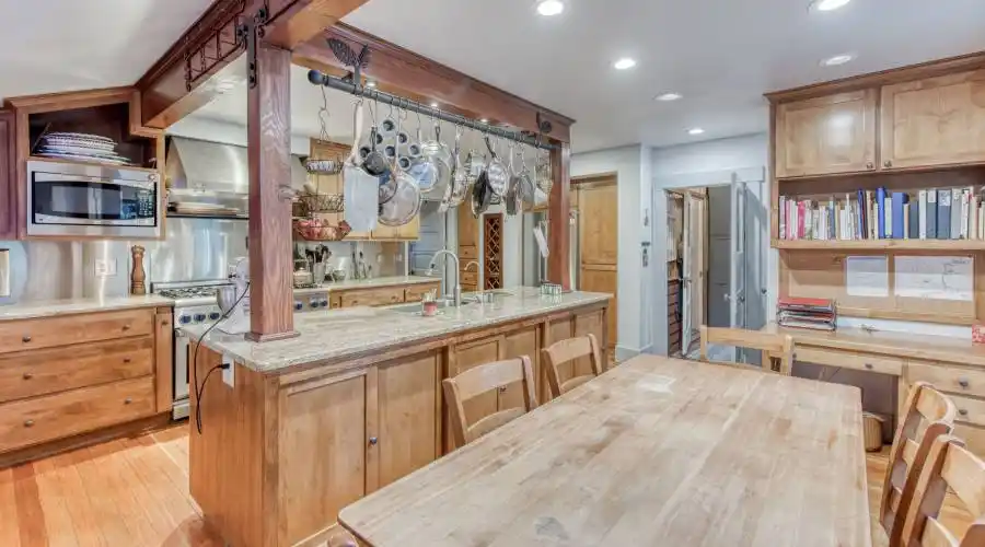 13 Rock Haven Hwy 168, Shaver Lake, California 93664, United States, 5 Bedrooms Bedrooms, 9 Rooms Rooms,3 BathroomsBathrooms,Residential,For Sale,Hwy 168,919074