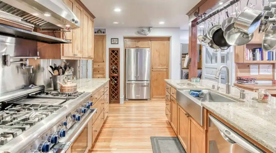 13 Rock Haven Hwy 168, Shaver Lake, California 93664, United States, 5 Bedrooms Bedrooms, 9 Rooms Rooms,3 BathroomsBathrooms,Residential,For Sale,Hwy 168,919074