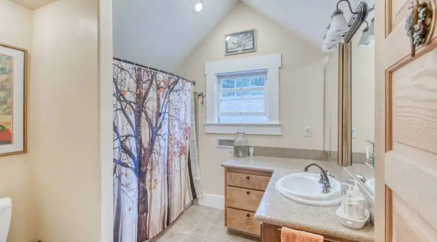 13 Rock Haven Hwy 168, Shaver Lake, California 93664, United States, 5 Bedrooms Bedrooms, 9 Rooms Rooms,3 BathroomsBathrooms,Residential,For Sale,Hwy 168,919074