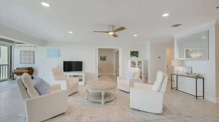 4545 Bay Club Dr, Florida 34210, United States, 3 Bedrooms Bedrooms, 5 Rooms Rooms,2 BathroomsBathrooms,Condo,For Sale,Bay Club,921068