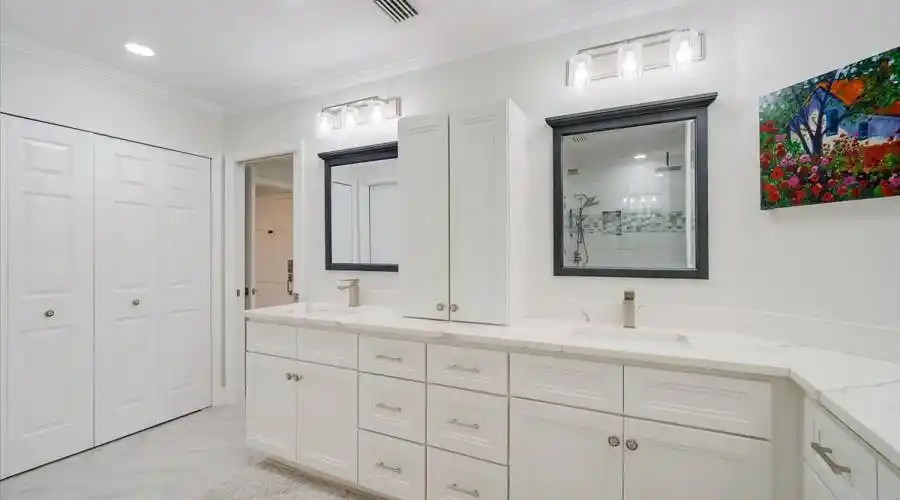 4545 Bay Club Dr, Florida 34210, United States, 3 Bedrooms Bedrooms, 5 Rooms Rooms,2 BathroomsBathrooms,Condo,For Sale,Bay Club,921068